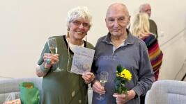 rosa kniha X5C8Z5C59Y